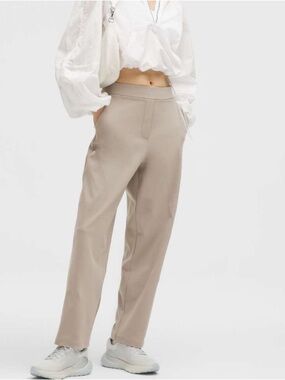 Lululemon Daydrift High-Rise Tapered Pant *Regular
Warm Ash Grey